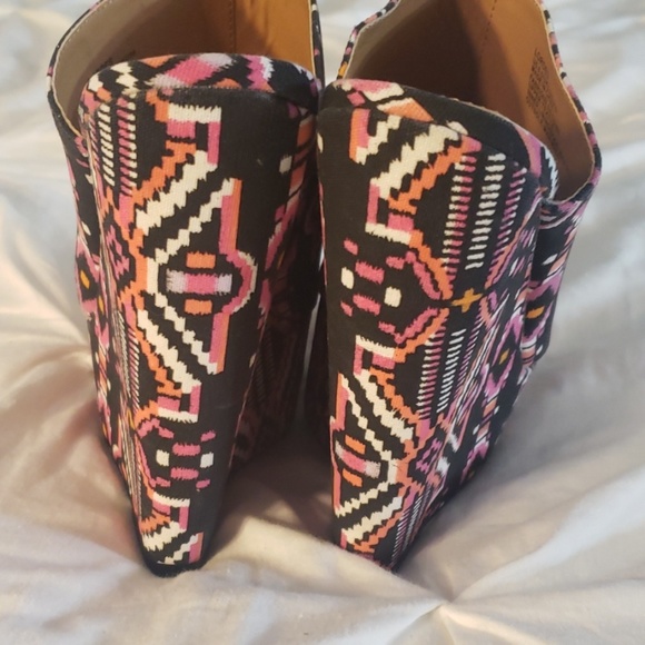 Brand new colorful Aztec wedges! - Picture 3 of 5